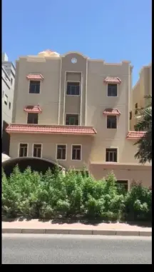 فيلا راقية للبيع في إشبيلية – موقع ومساحة وتصميم متكامل