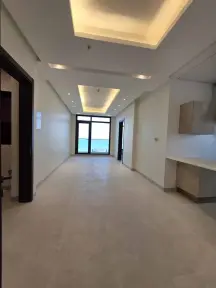 شقة جديدة كلياً للإيجار في المهبولة إطلالة بانورامية على البحر