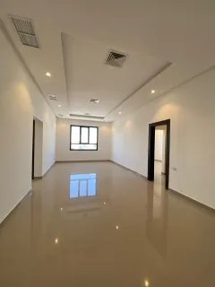 للايجار شقه ابو الحصانيه ثلاث غرف