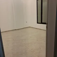 للايجار بيت في حطين على الشارع الرئيسي مناسب للحضانة اوسفارة