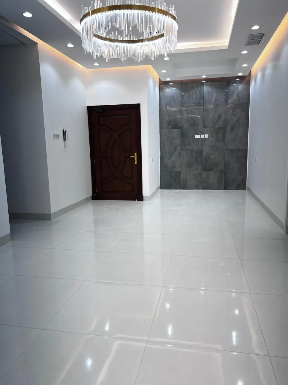 Apartment For Rent in West Abdullah Al Mubarak Almajd