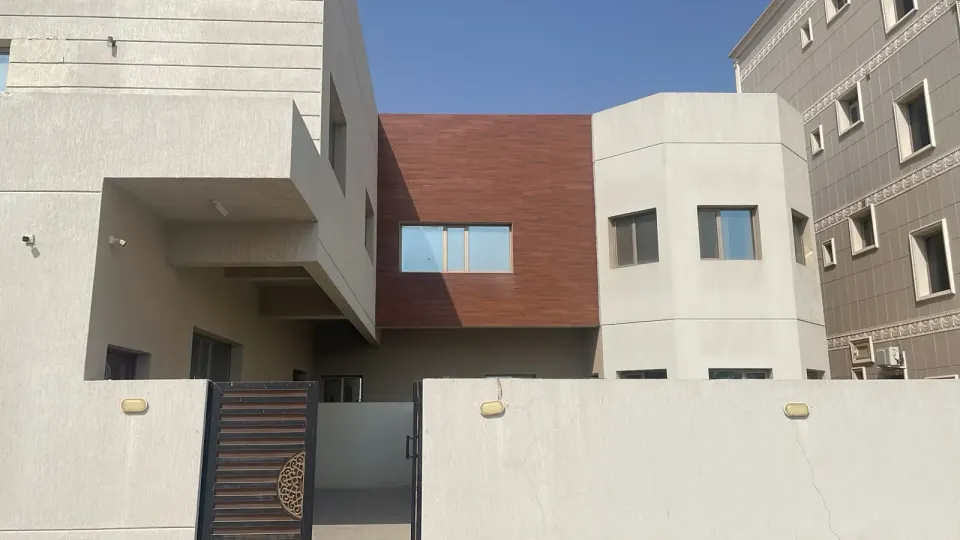بيت للبيع في صباح الاحمد السكنية